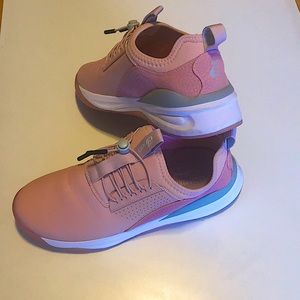 Clove nursing shoes